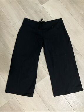 Lululemon Women’s XL , Black cropped wide leg , yoga pants.